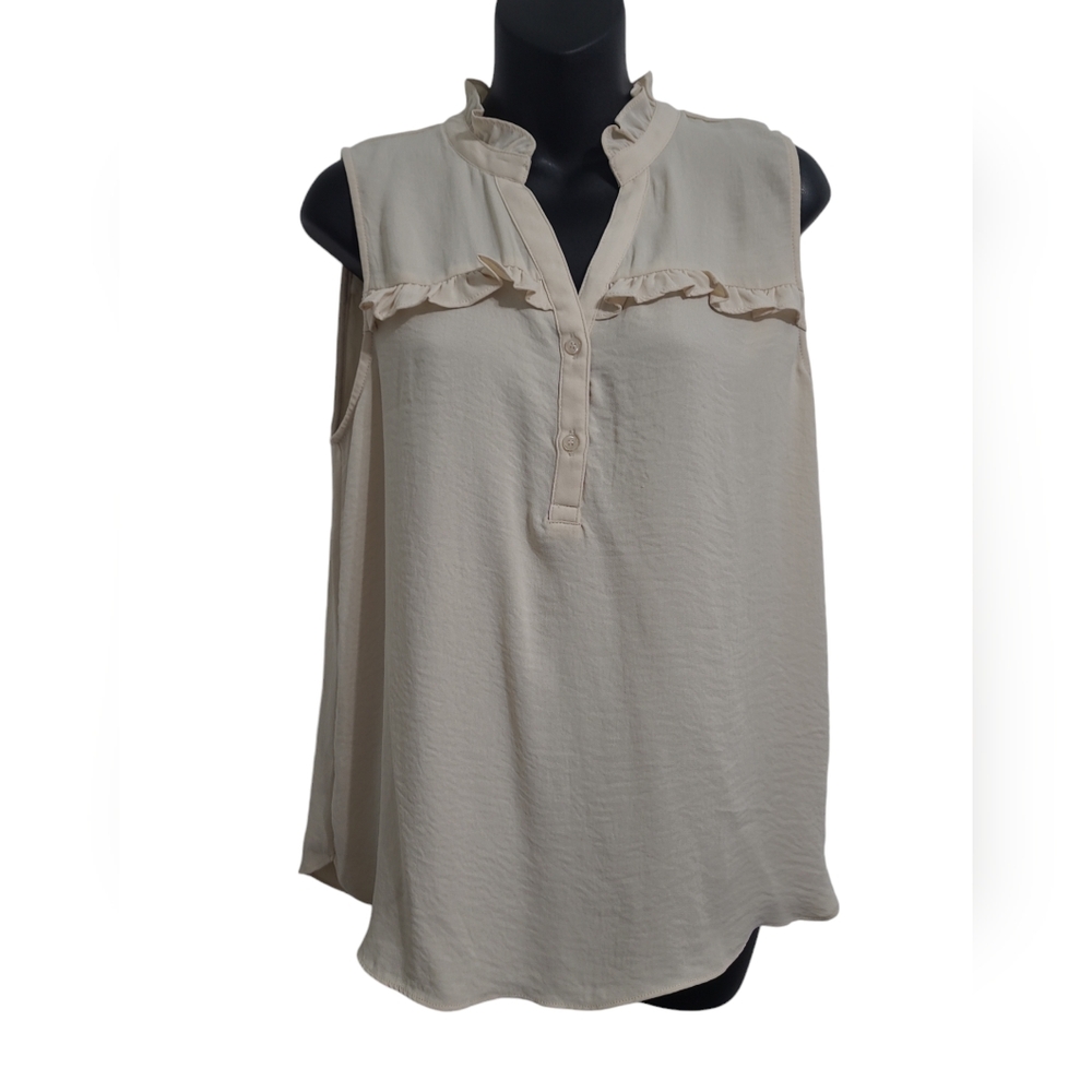 ⭐️ TAMARA H Light Beige Split Collar 3/4 Button Sleeveless Blouse Sz MD